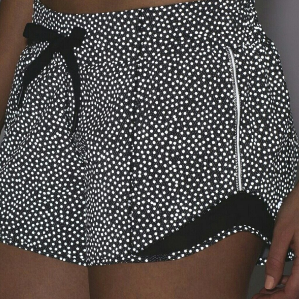 Lululemon Frozen Fizz Hotty Hot Shorts